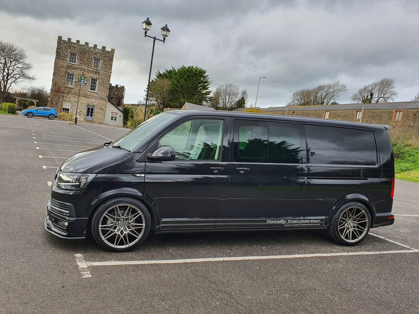 VW Transporter T6 Factory Kombi LWB 150 DSG T32 Magic